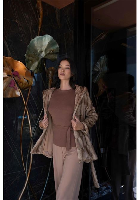 ECO-VISONE CON CAPPUCCIO E FUSCIACCA IN VITA VALENTINA RIO | Pellicce | V8279/01434